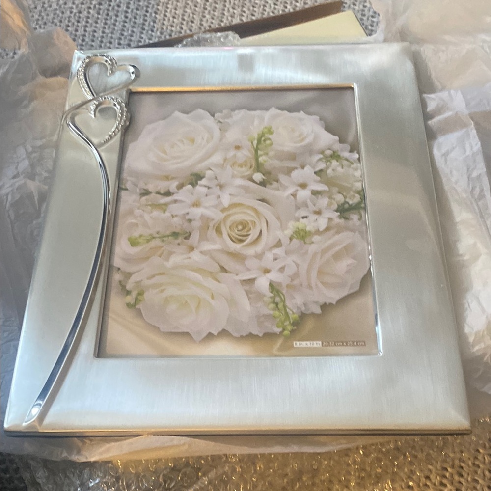 Elegant Silver Photo Frame with Heart Design